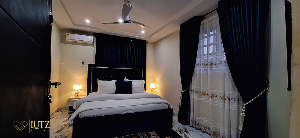 Deluxe Suite, Balcony, City View photo 2