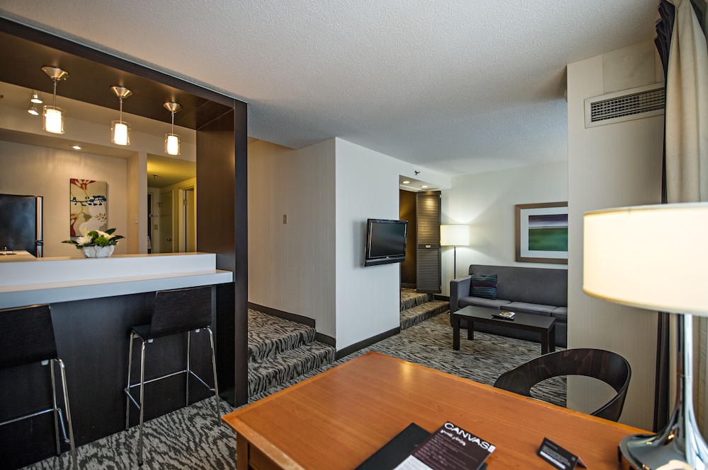 Deluxe One Bedroom Suite, Full Kitchen - Photo 7
