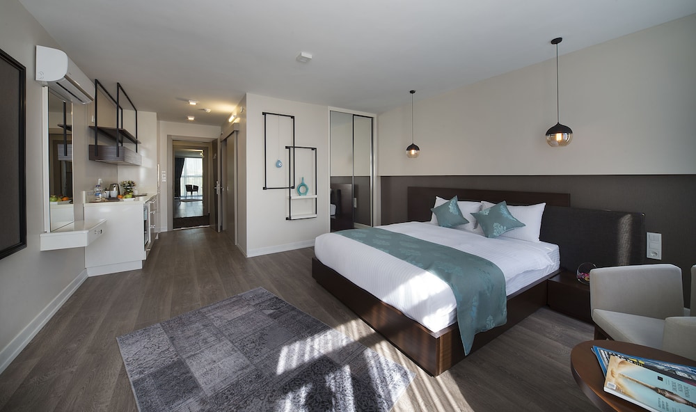 Superior Suite, City View photo 2