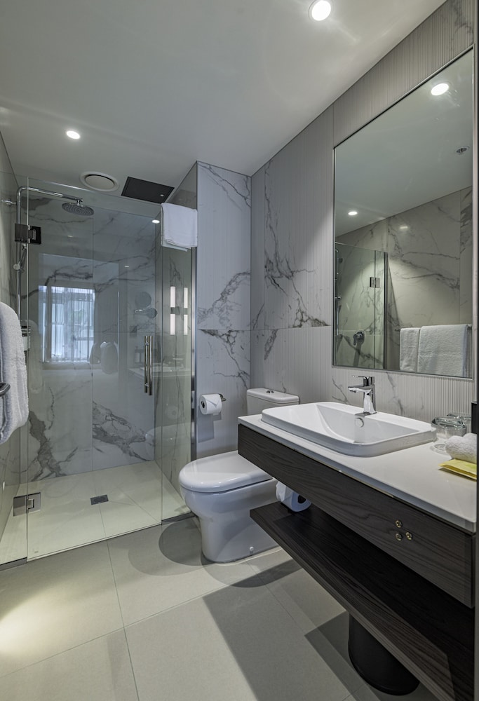 Deluxe Suite, River View - Photo 3