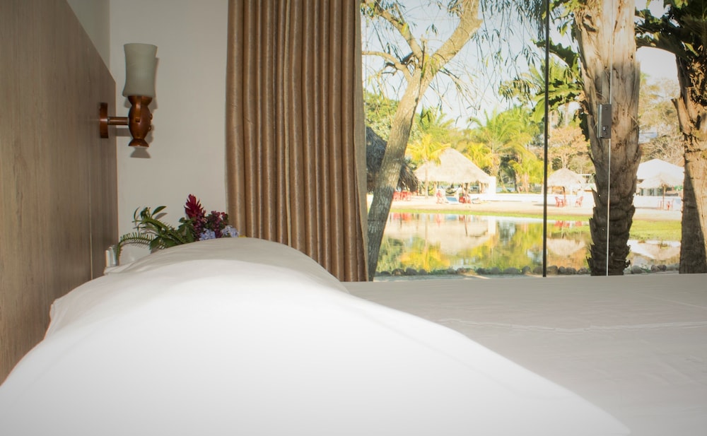 Suite, 1 King Bed, Private Bathroom photo 3