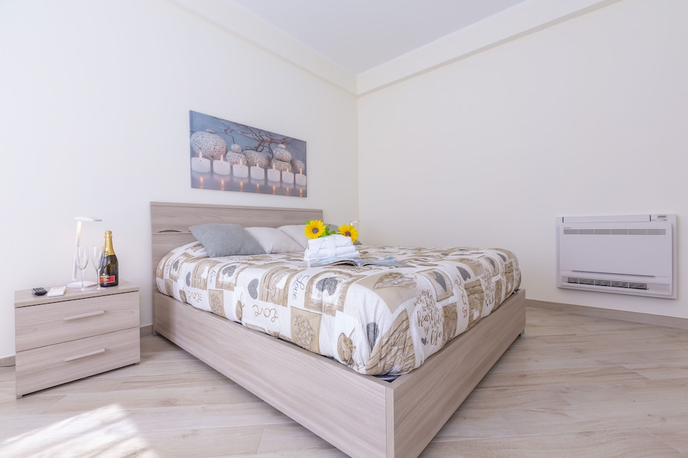Family Apartment, 2 Bedrooms, 2 Bathrooms, Mountainside (Serena 1 Amazing Sea View)