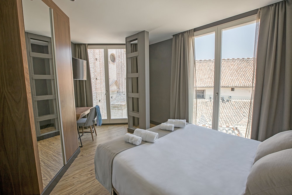 Superior Double Room, City View - Photo 13