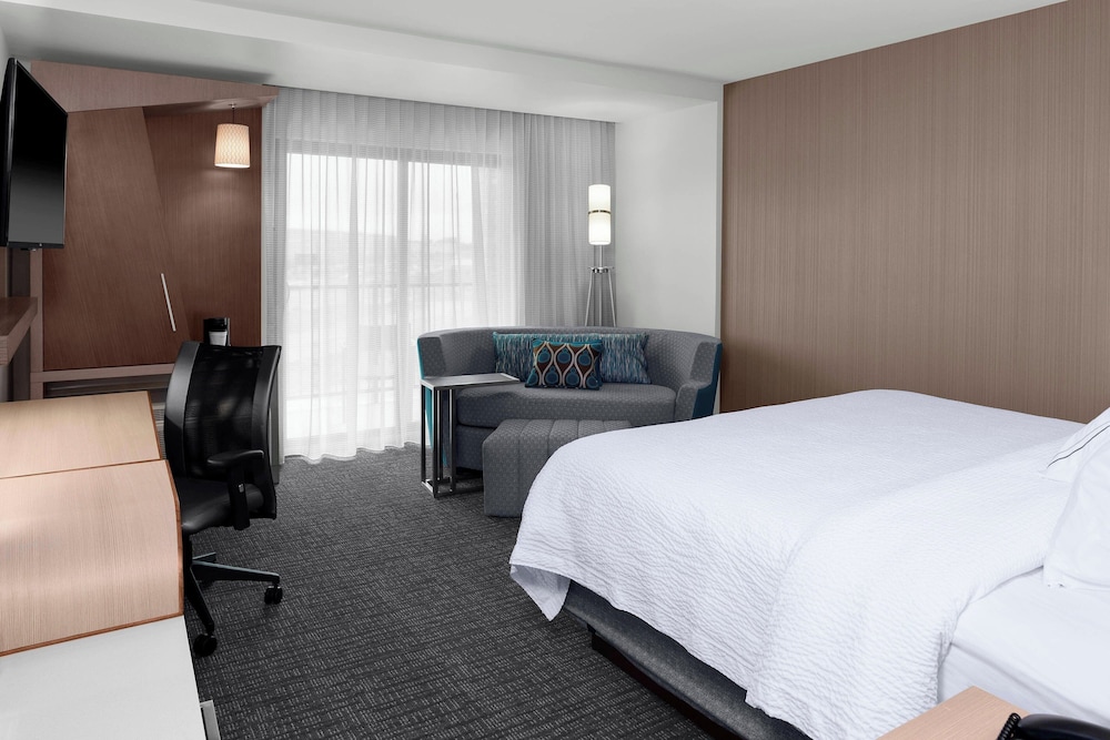 Room, 1 King Bed, Balcony