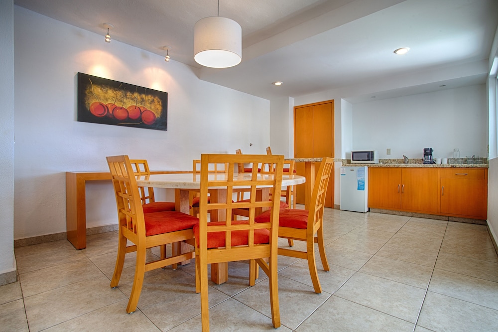 Suite, 3 Bedrooms, Balcony (Ocean Front) - Photo 6