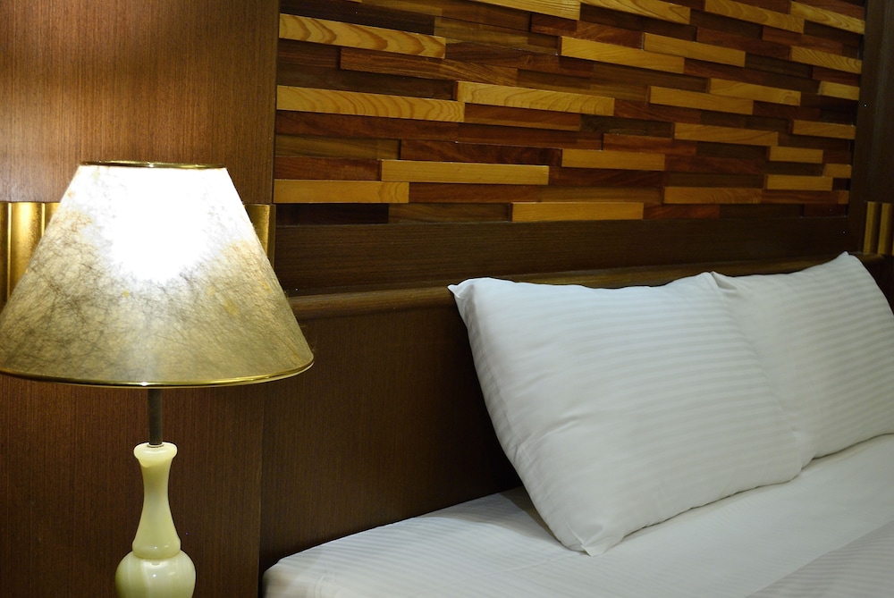 Deluxe Room, 1 King Bed photo 3