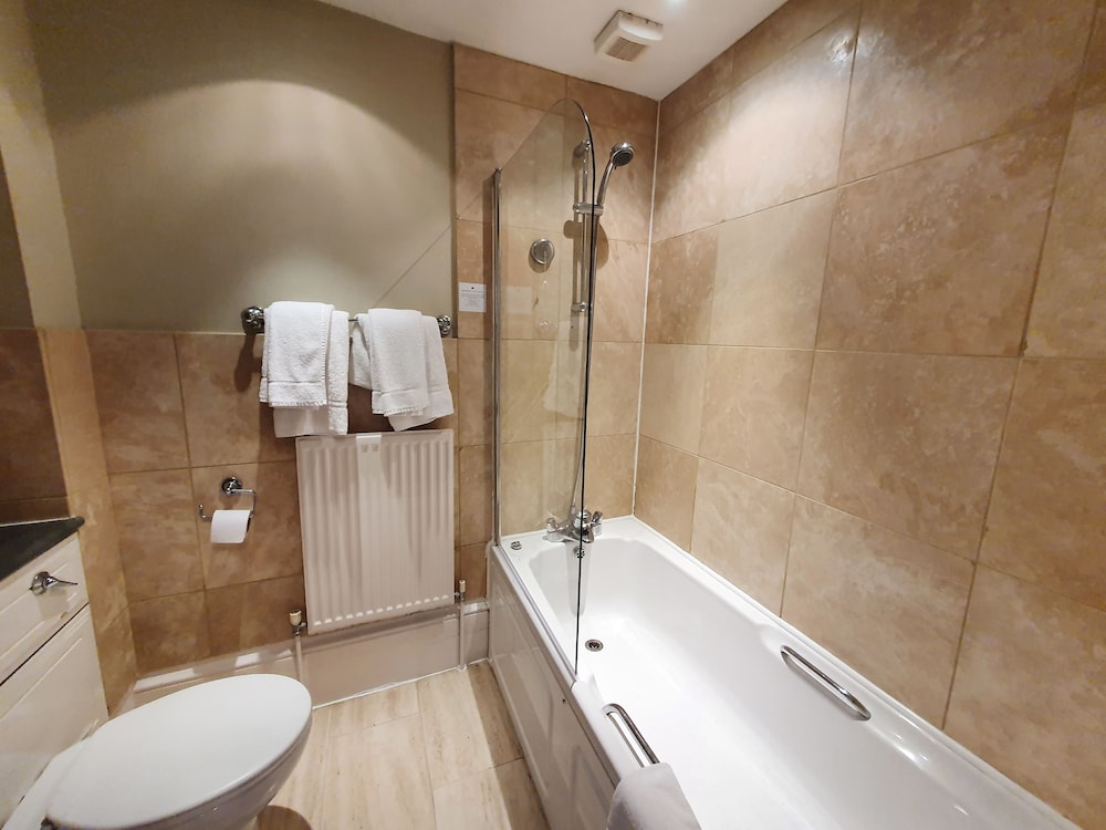 Superior Twin Room, Ensuite - Photo 4