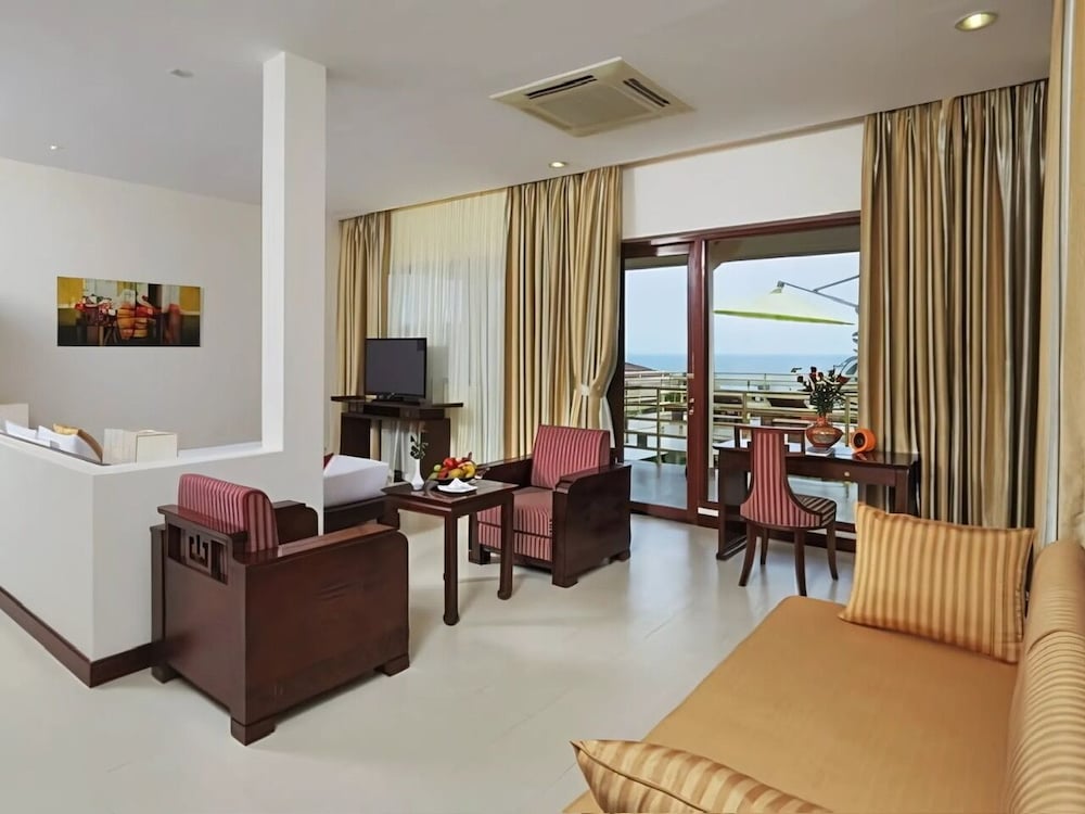 Deluxe Suite - Photo 5