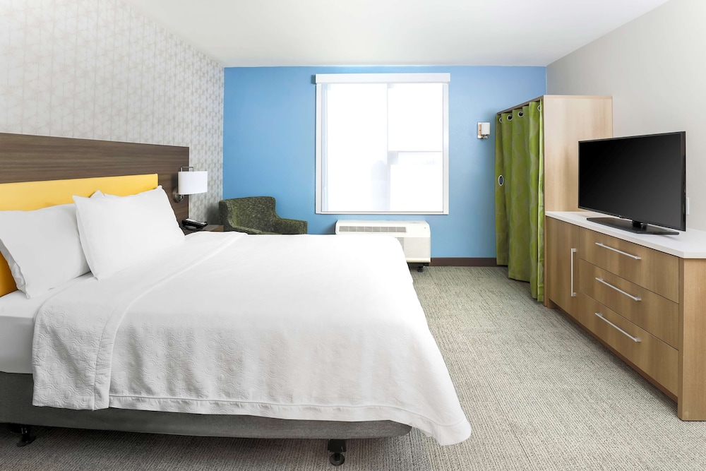 Suite, 1 Queen Bed, Accessible, Bathtub - Photo 3