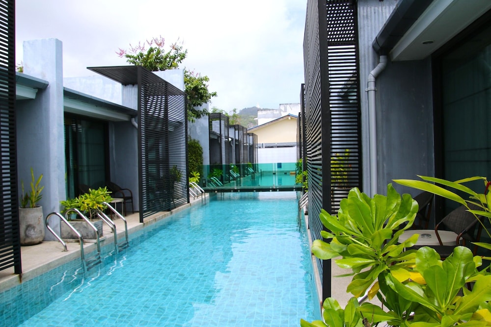 Premier Deluxe Pool Access - Photo 24