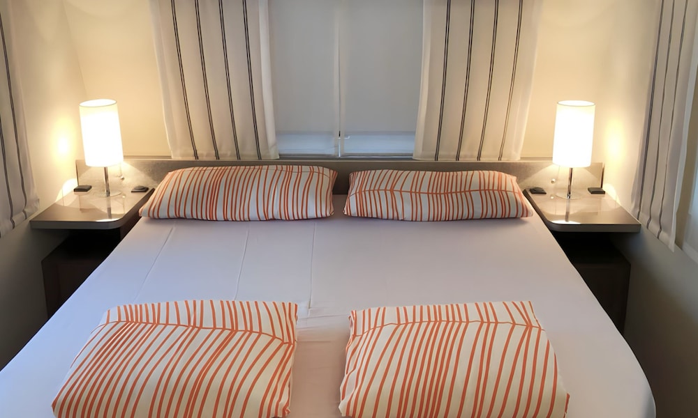 Deluxe Mobile Home, 2 Bedrooms, Non Smoking, Ensuite (CARAVAN WMC-A136) photo 2