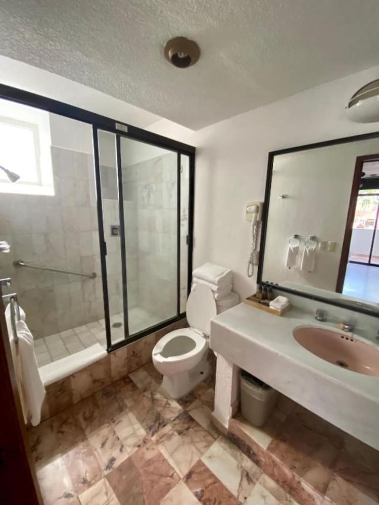 2 Bedroom Suite Oceanfront - Photo 3