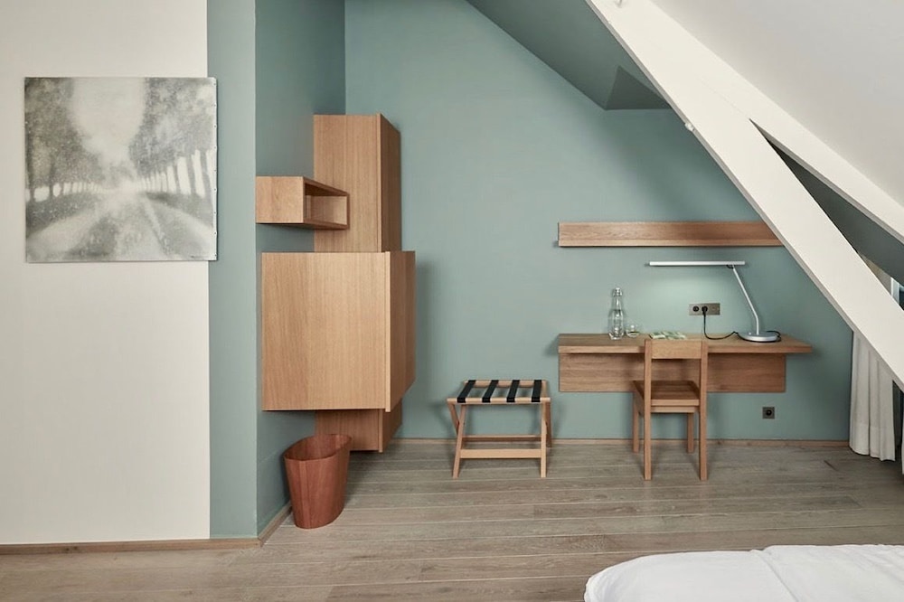 Room (4) photo 2