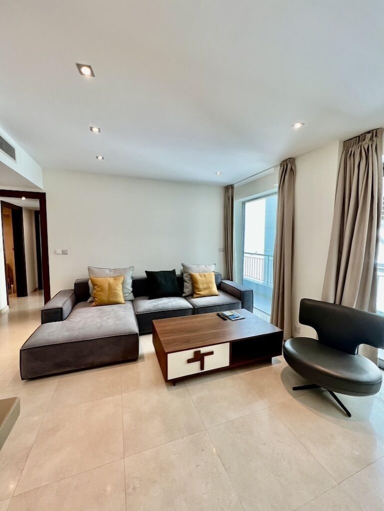 Luxury Apartment, 2 Bedrooms, Patio