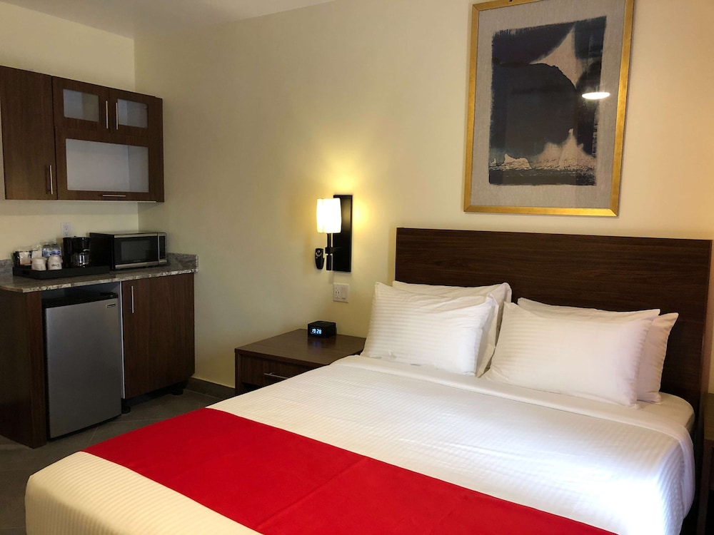 Suite, 2 Queen Beds, Non Smoking (Walk-In Shower)