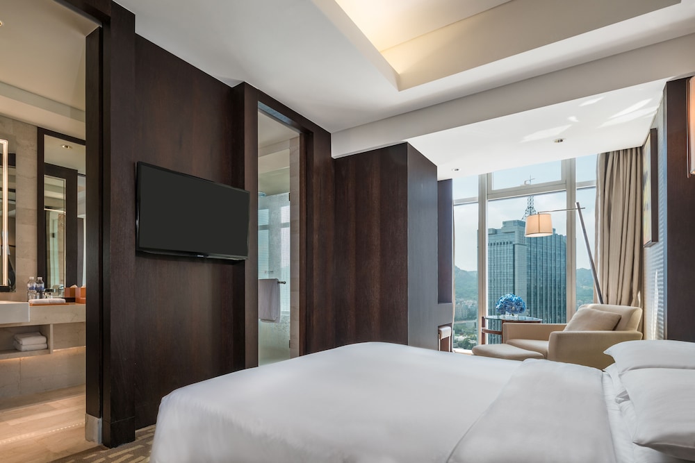 Regency, Suite, 1 King Bed