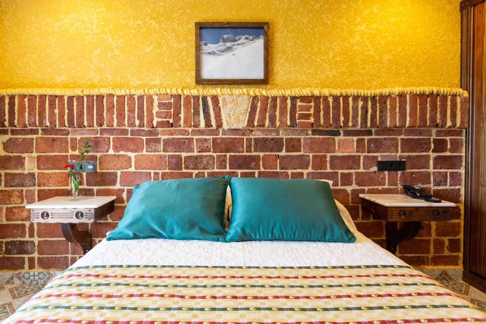 Standard Double or Twin Room - Photo 6
