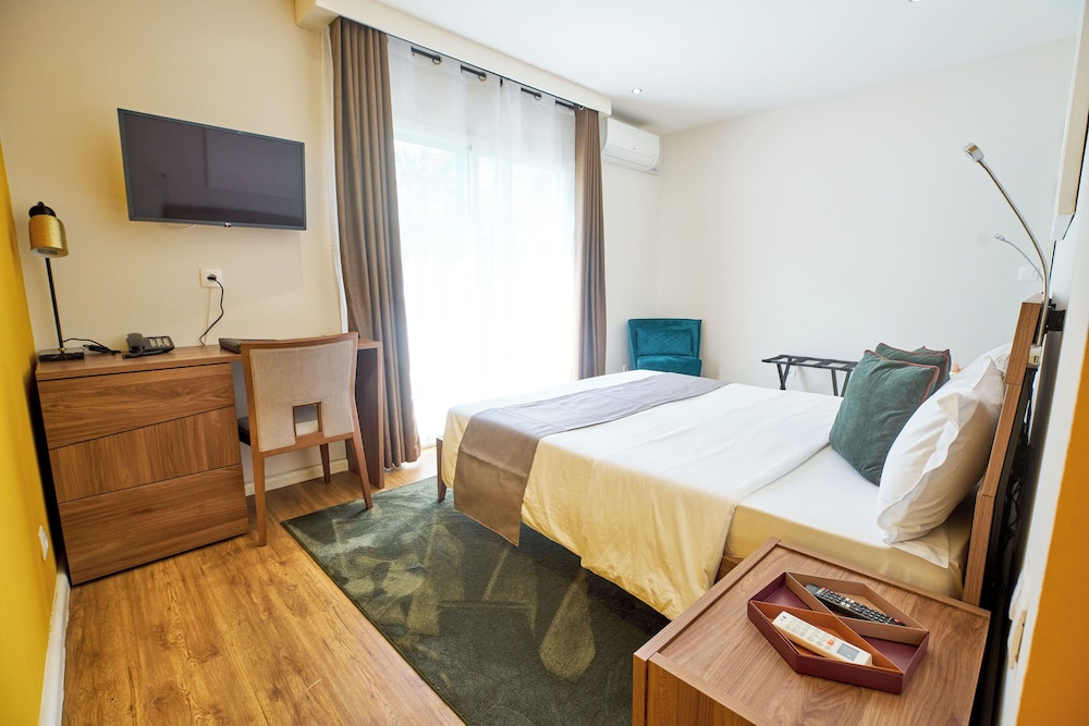Superior Double Room, 1 Queen Bed, Non Smoking, Courtyard View