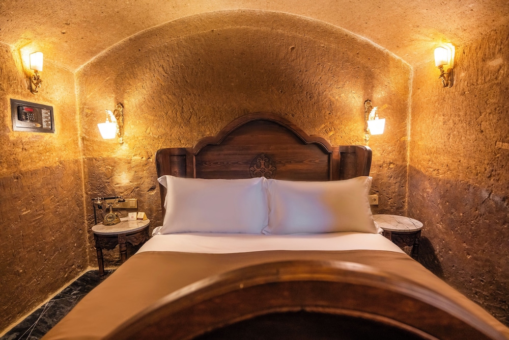 Junior Suite, 1 Double Bed (Cave, Bathtub) photo 2