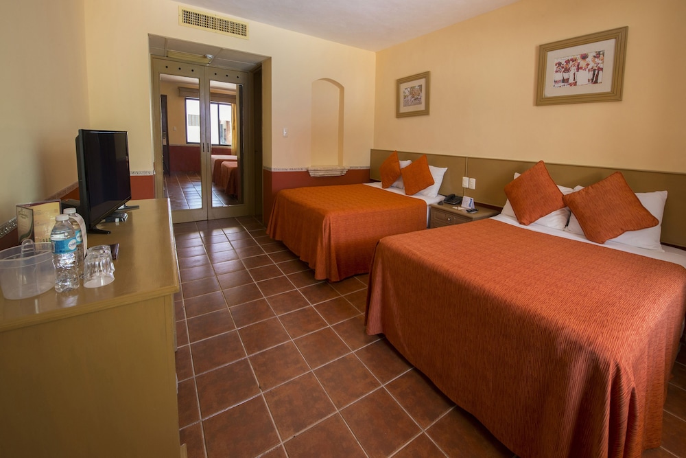 Standard Room, 2 Double Beds - Photo 3