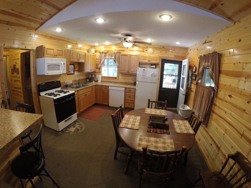 Cabin, 3 Bedrooms, Lake View (Candlewood) photo 3