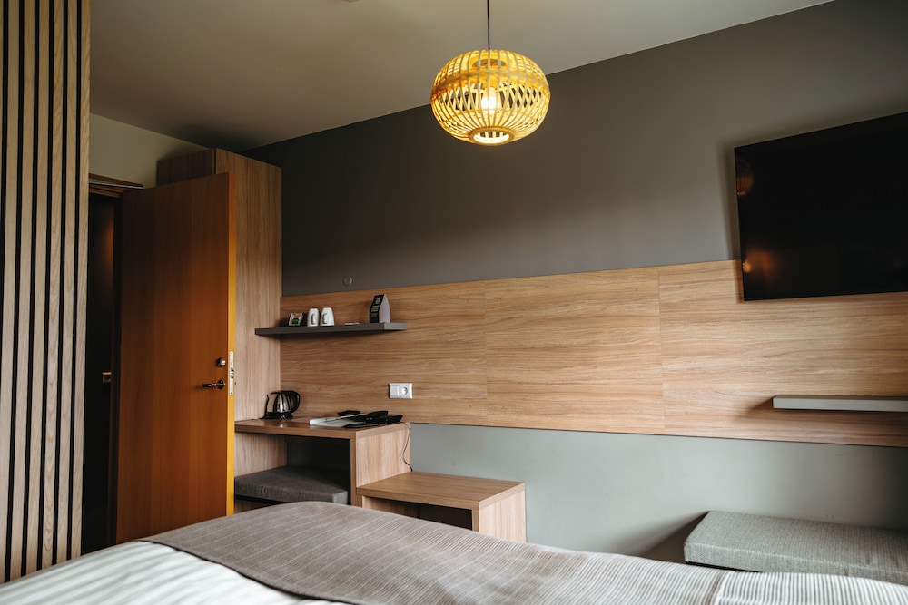 Standard Double or Twin Room - Photo 6