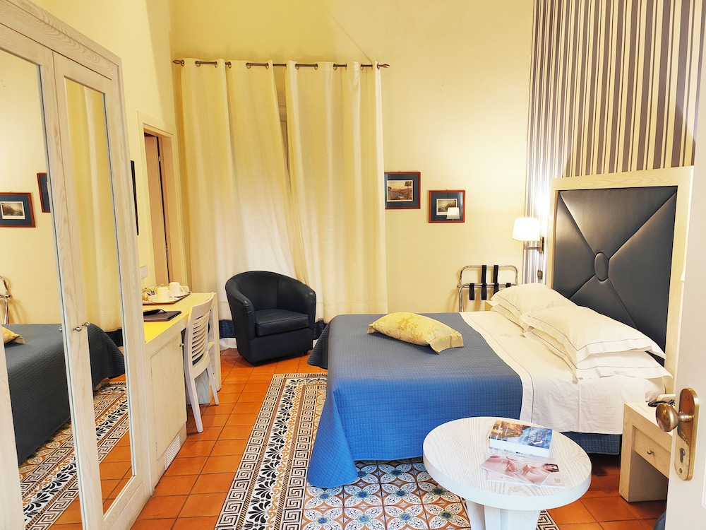 Standard Room, 1 Bedroom, Non Smoking, City View photo 1