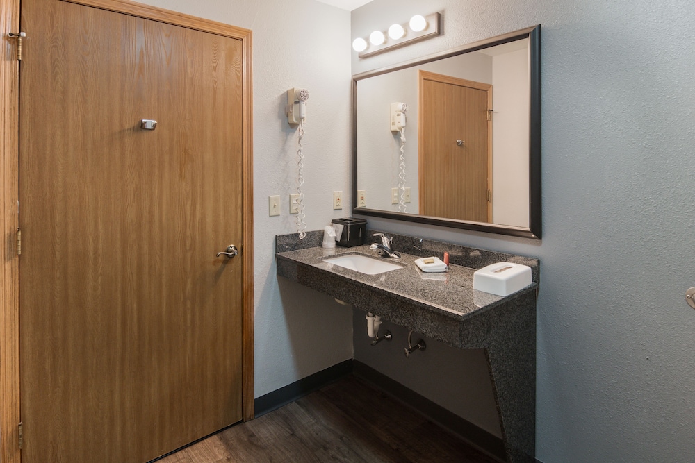 Room, 1 King Bed, Accessible Bathtub, Non Smoking photo 3