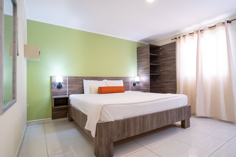 Deluxe Room, 2 Bedrooms, Non Smoking, Pool View photo 2
