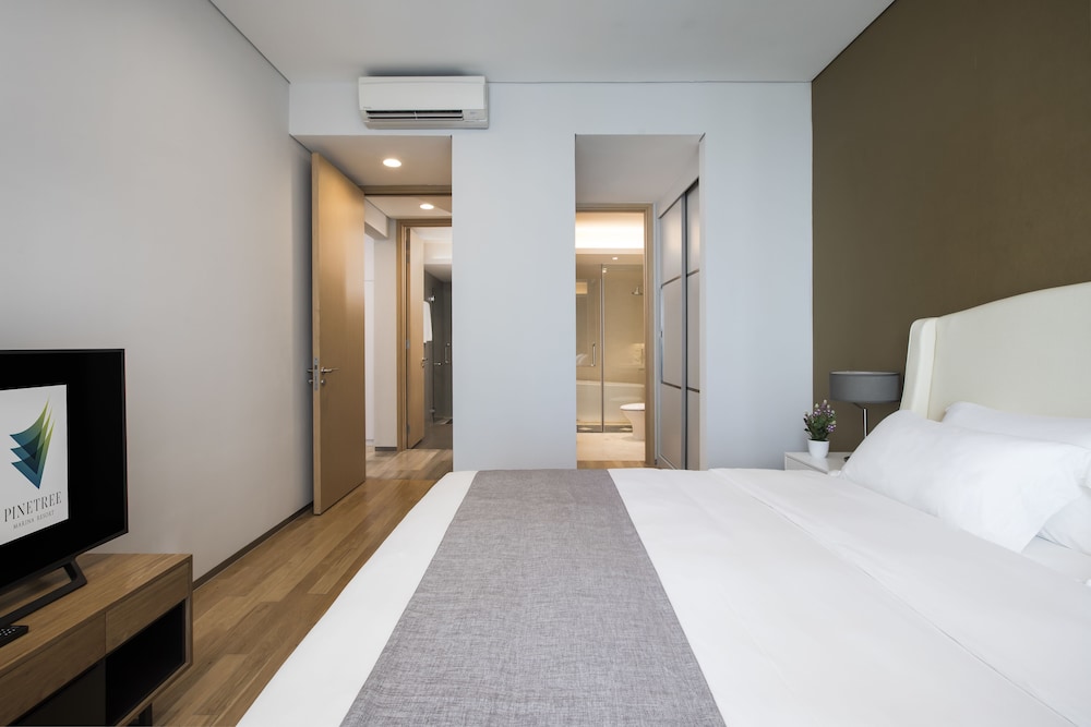 Premier Apartment, 2 Bedrooms, Partial Sea View photo 2