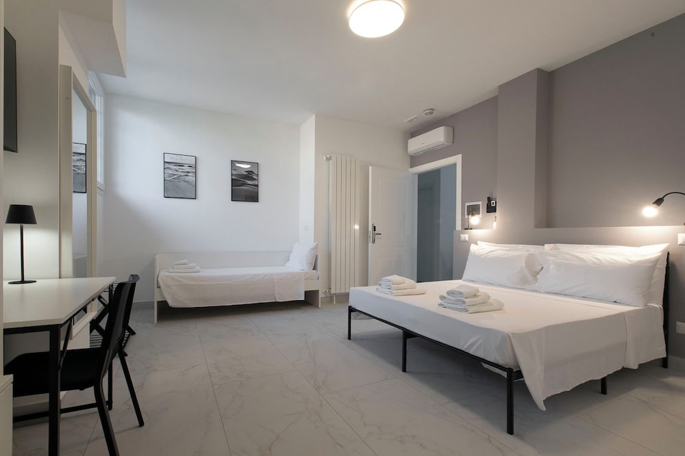 Deluxe Triple Room, Non Smoking, Private Bathroom