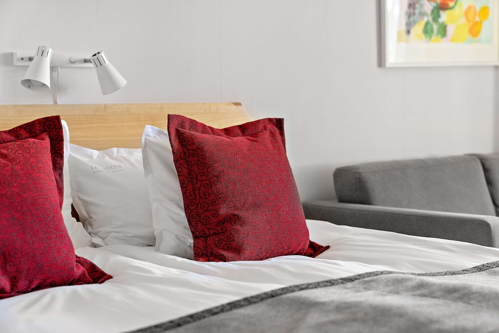 Standard Room, 1 King Bed, Non Smoking (With Sofabed)