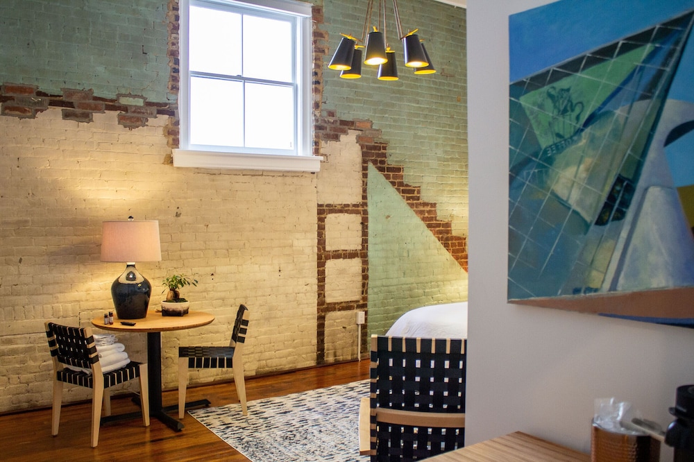 City Room photo 1