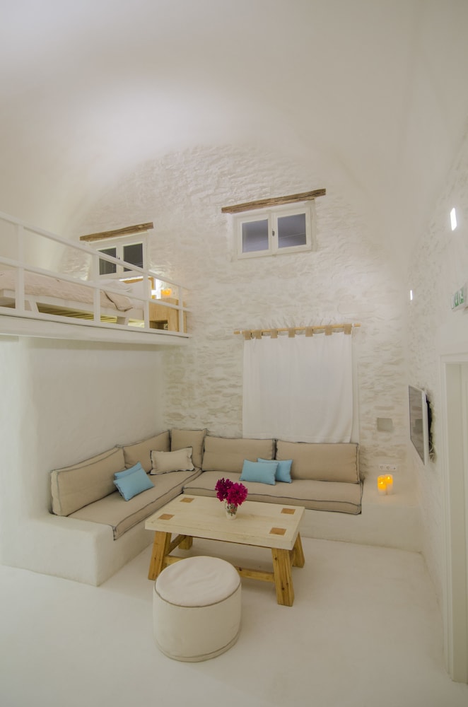 Traditional Studio (Superior) - Photo 11