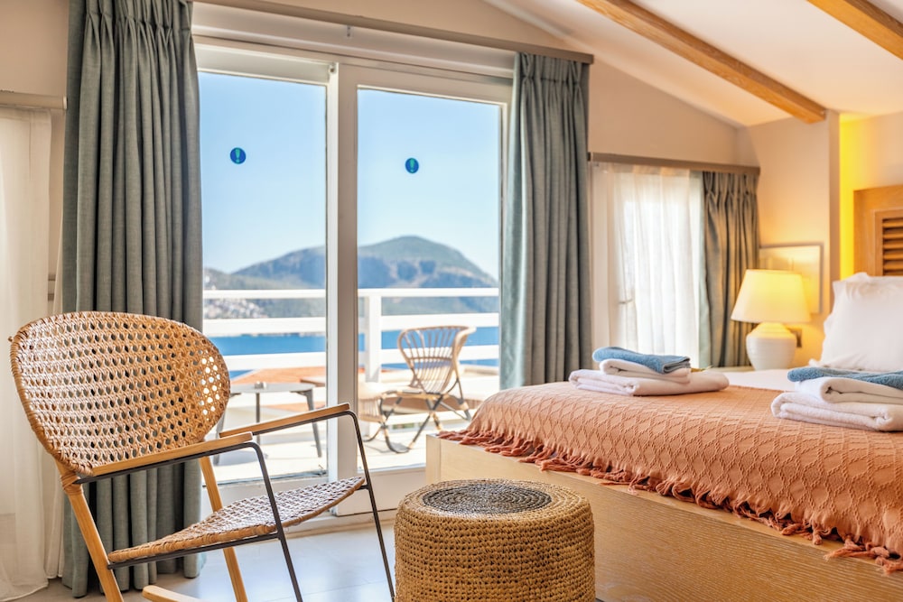 Penthouse Room, Jetted Tub, Sea View - Photo 11