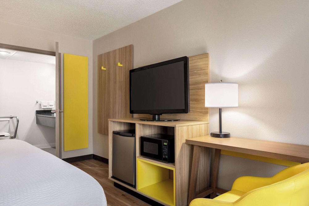 Room, 1 King Bed, Accessible (1st Floor) photo 1