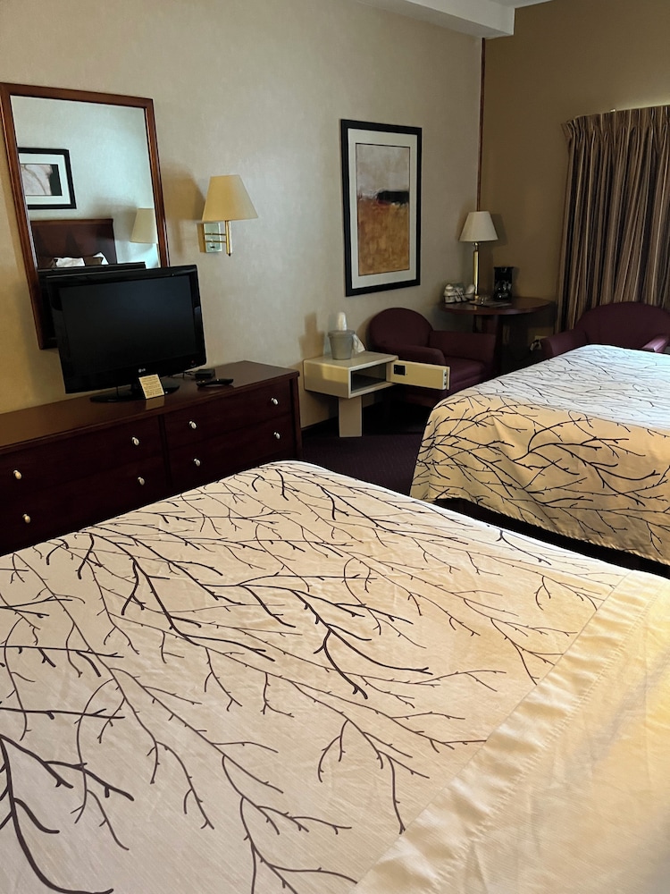 Standard Room, 2 Queen Beds, Smoking - Photo 3