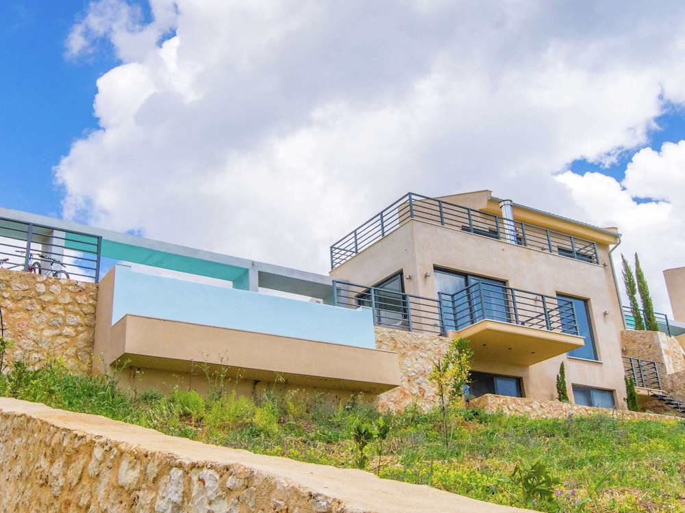 Villa photo 3