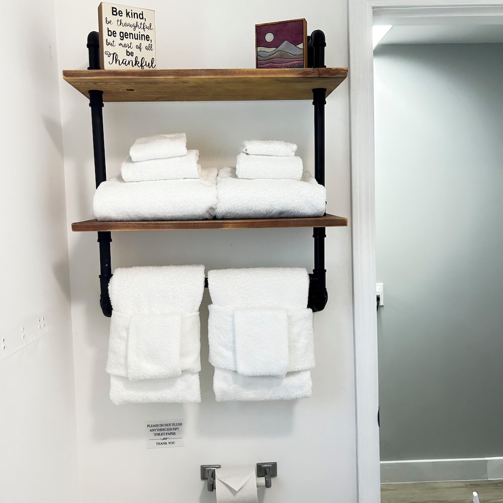 Double Room, 2 Queen Beds, Private Bathroom photo 3