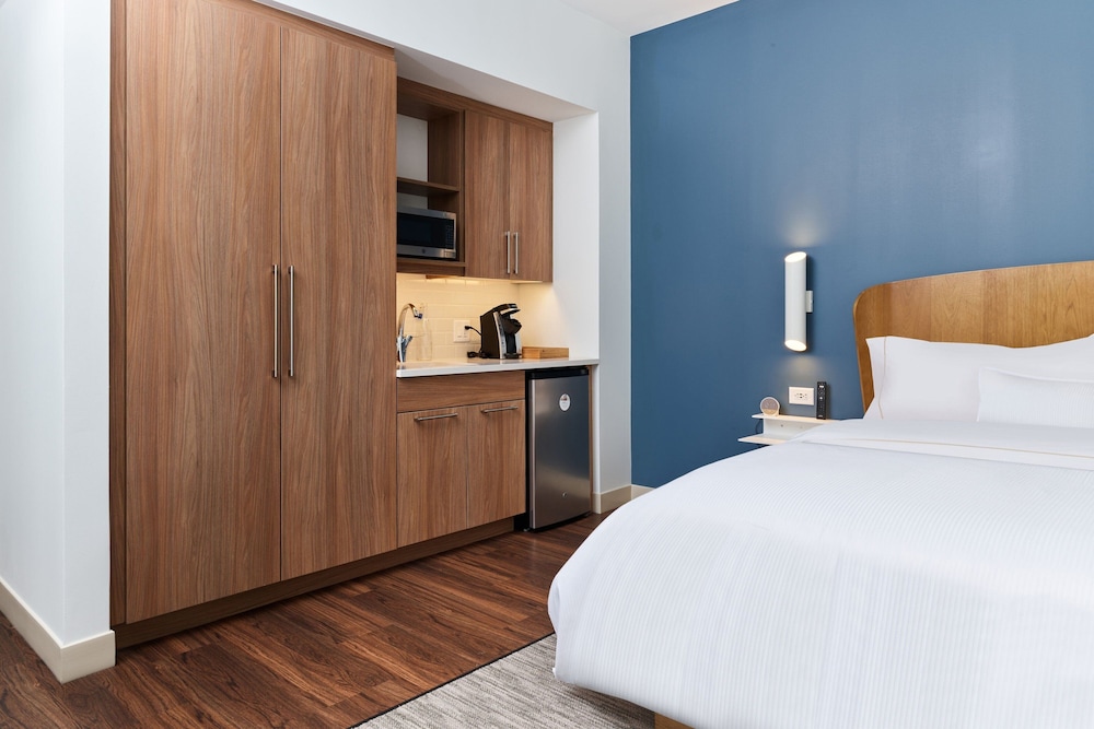 Standard Room, 1 King Bed (Hearing Accessible)