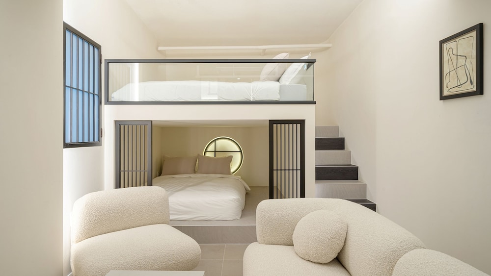 mo 404(Family Room)