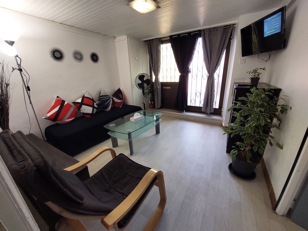 Economy Apartment, Non Smoking, Private Bathroom photo 1