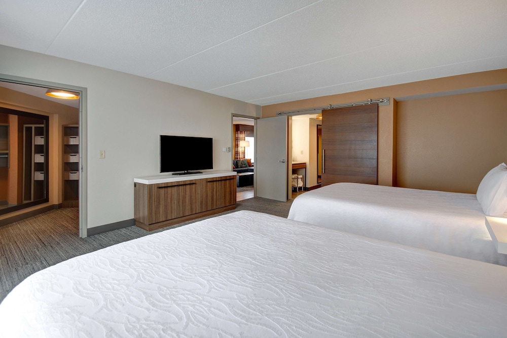 Junior Suite, 2 Queen Beds - Photo 4