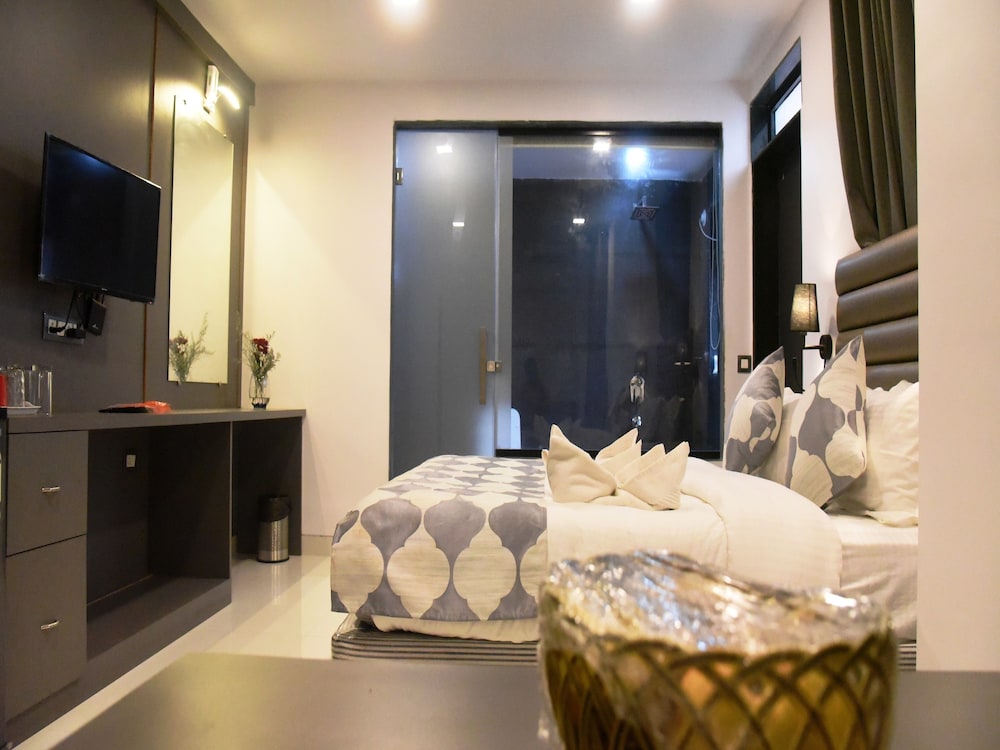 Executive Room - Photo 7