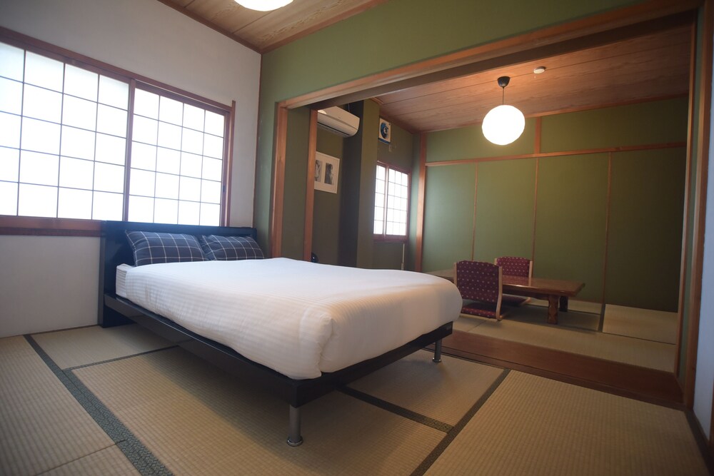 Economy Twin Room (205) photo 2