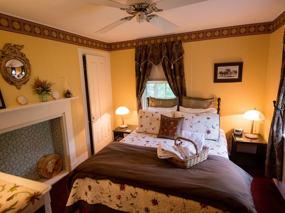 Suite, 1 King Bed, Non Smoking photo 3