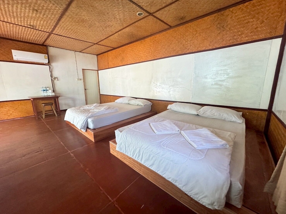 Family Double or Twin Room, 2 Queen Beds, Air conditioning, Park View photo 2