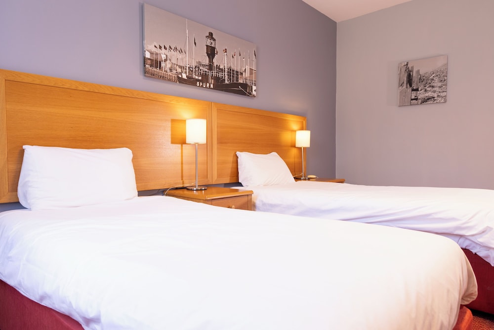 Accessible Twin Room photo 2
