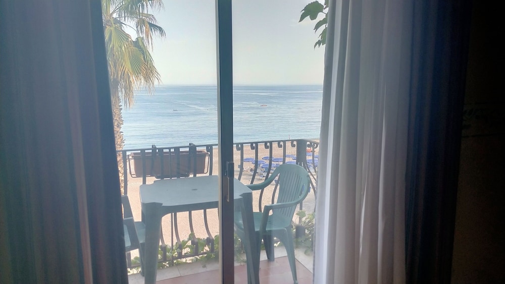 Double Room, Balcony, Sea View - Photo 10