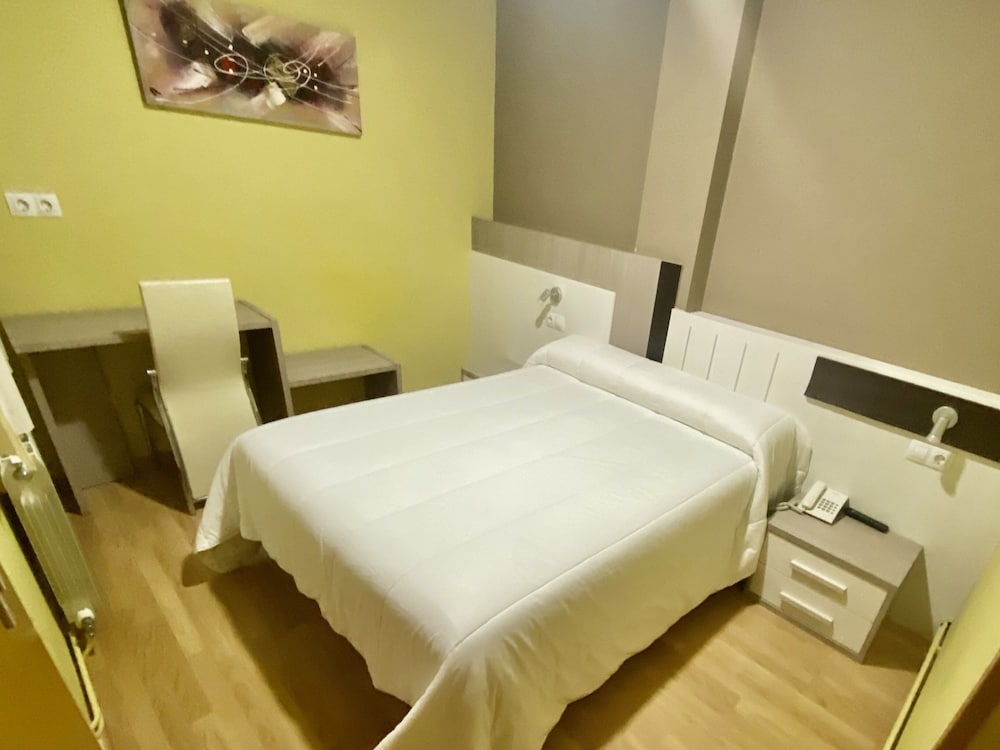 Habitación doble económica interior, una cama matrimonial - Photo 1